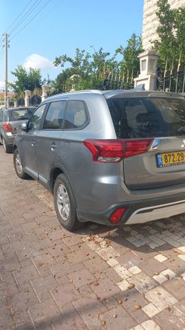 מיצובישי אאוטלנדר
