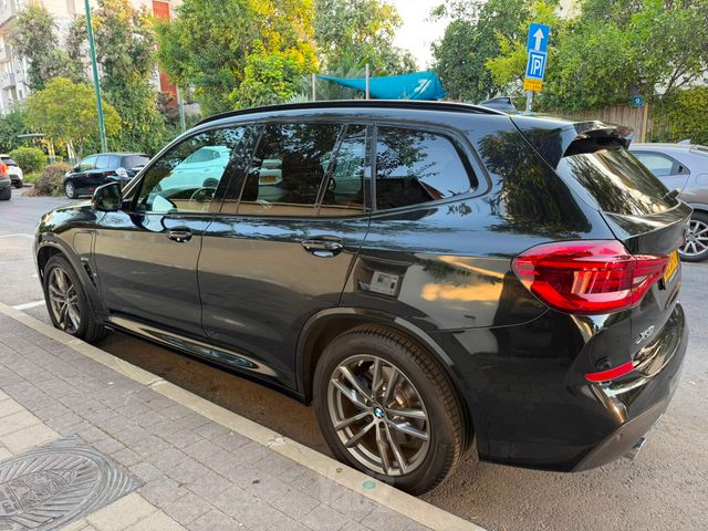ב מ וו X3