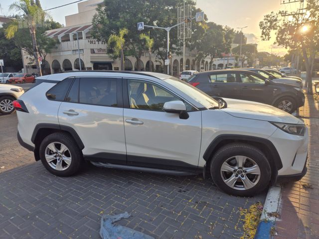 טויוטה RAV4