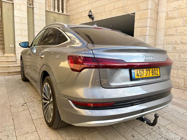 מודעת רכב אאודי E-tron