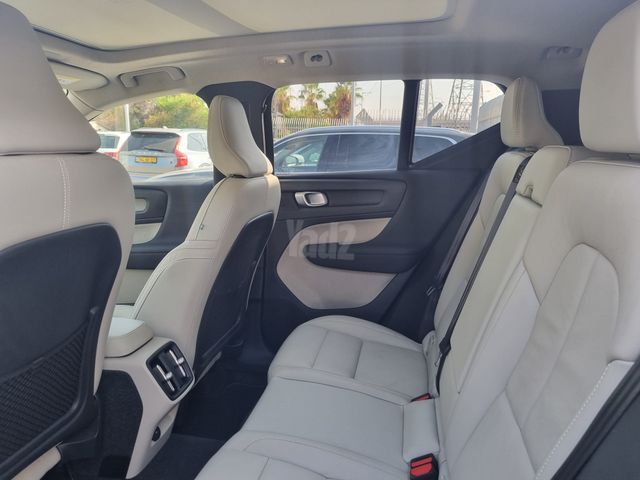 וולוו XC40
