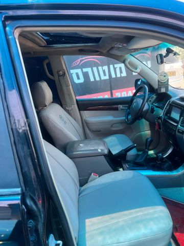 טויוטה לנד קרוזר