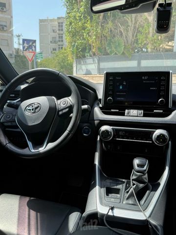 טויוטה RAV4