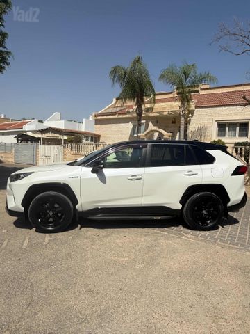 טויוטה RAV4