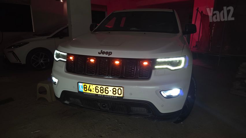 מודעת רכב ג'יפ גרנד צ'ירוקי