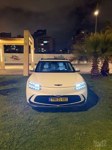 מודעת רכב ג'נסיס GV60