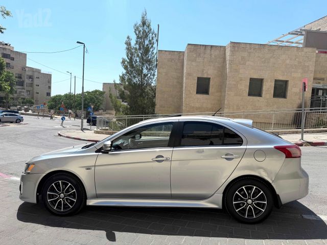 מודעת רכב מיצובישי לנסר