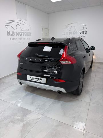 וולוו V40