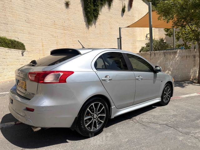 מיצובישי לנסר