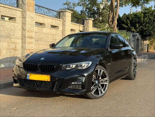 סדרה 3 M-Design 330e פלאג-אין אוט׳ 2.0 (184 כ״ס)