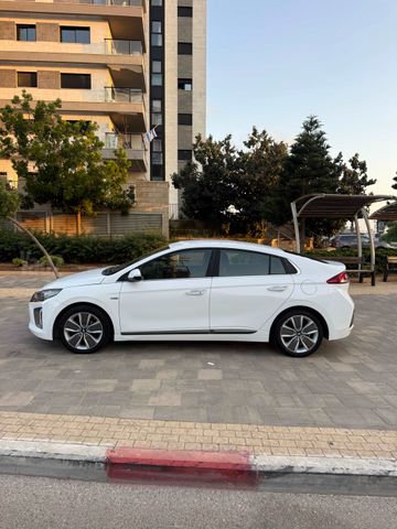 יונדאי איוניק