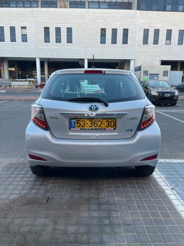 טויוטה יאריס
