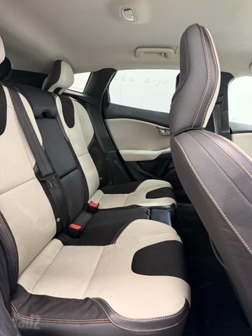 וולוו V40