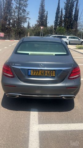 מרצדס-בנץ E-class