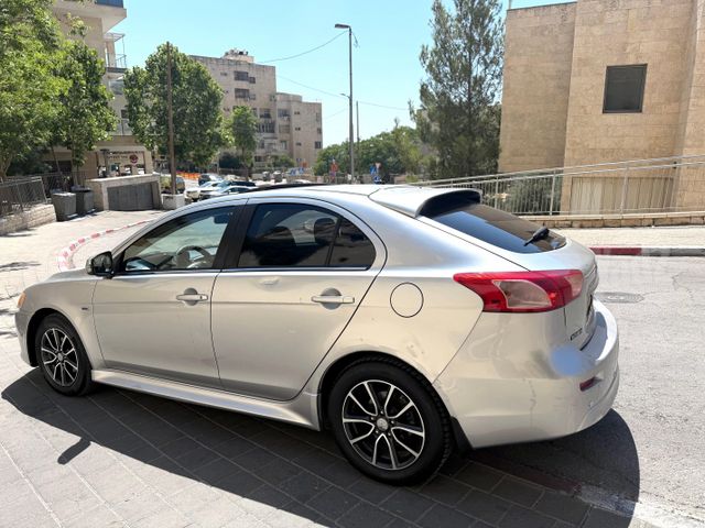מיצובישי לנסר