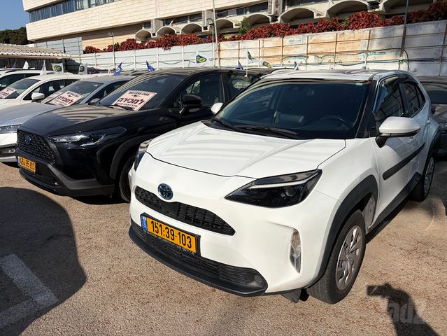 טויוטה יאריס קרוס