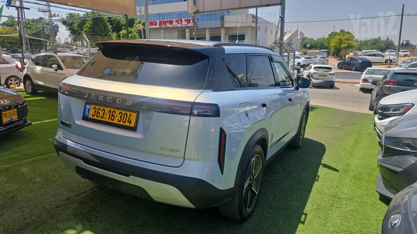 ג'אקו J7