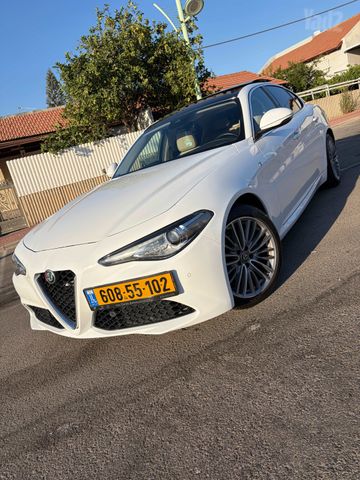 אלפא רומיאו ג'וליה
