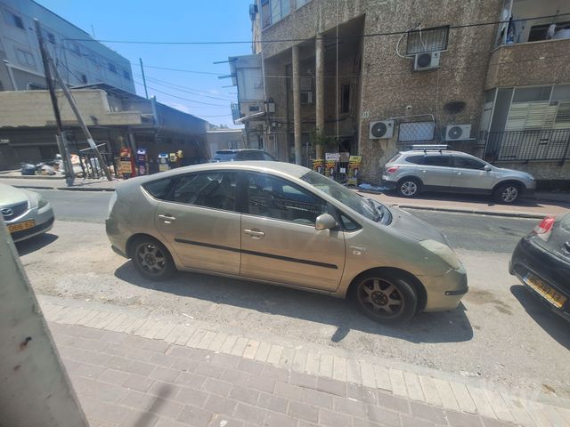 טויוטה פריוס