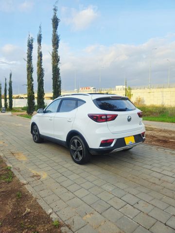 אם ג'י ZS