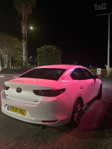מודעת רכב מאזדה 3