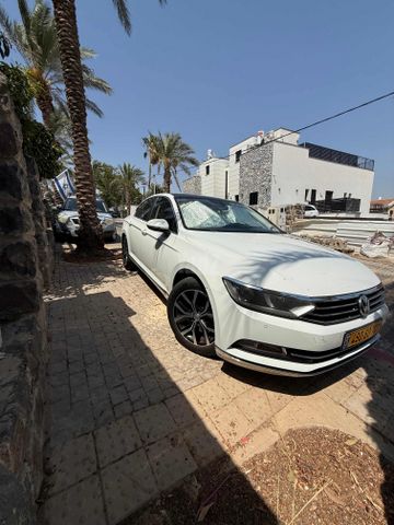 פאסאט Premium Interactive אוט׳ בנזין 1.8 (180 כ״ס)