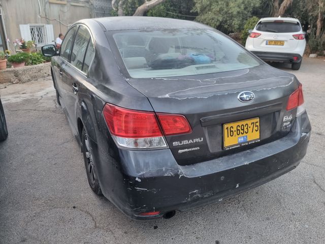 סובארו B4/לגאסי
