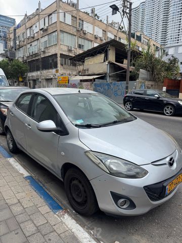 מודעת רכב מאזדה 2