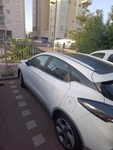 מודעת רכב ג׳ילי Geometry C