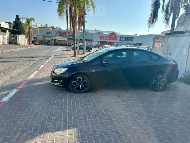 אופל אסטרה
