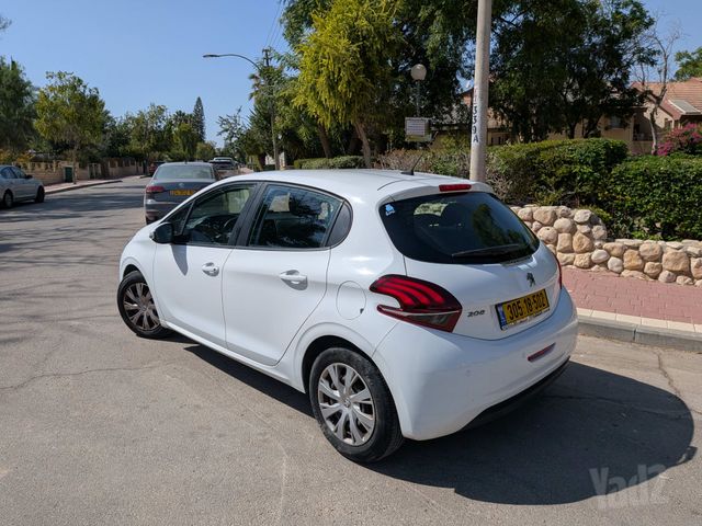 פיג'ו 208