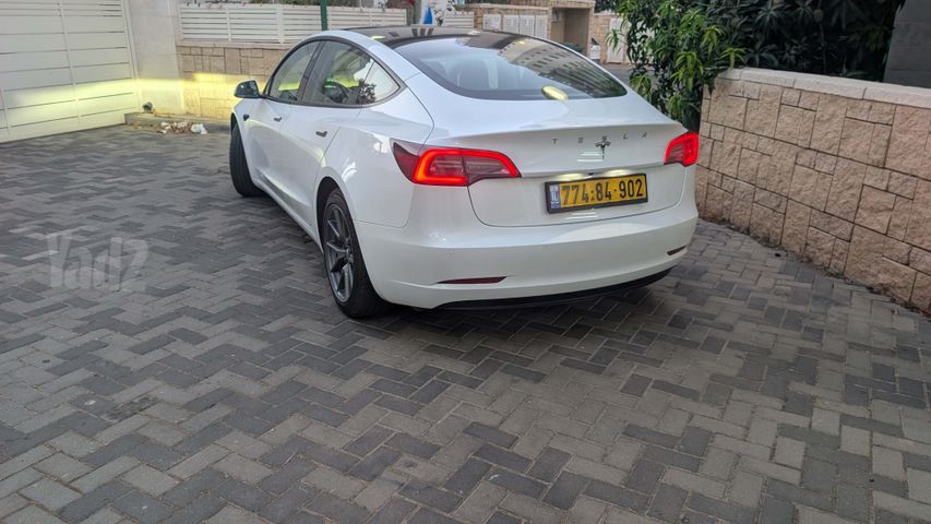 מודעת רכב טסלה מודל 3