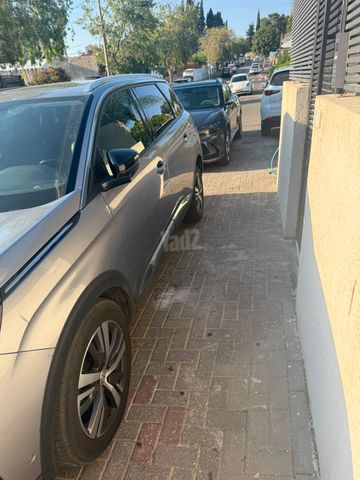פיג'ו 5008