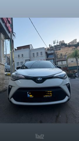 מודעת רכב טויוטה C-HR