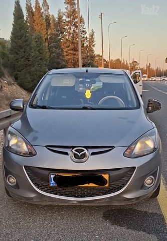 מודעת רכב מאזדה 2