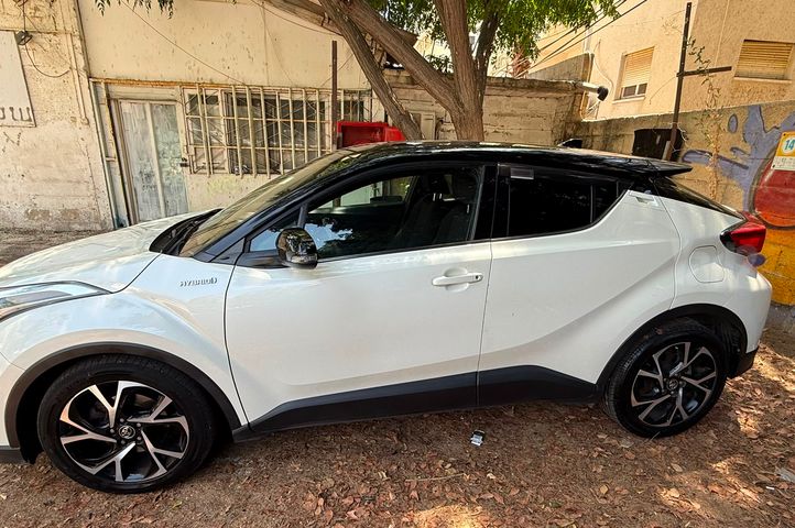 מודעת רכב טויוטה C-HR