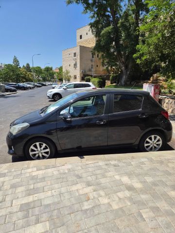טויוטה יאריס