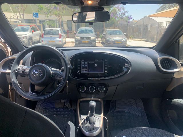 טויוטה אייגו X