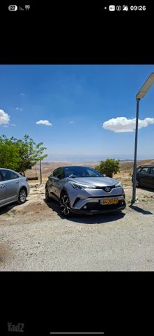 מודעת רכב טויוטה C-HR