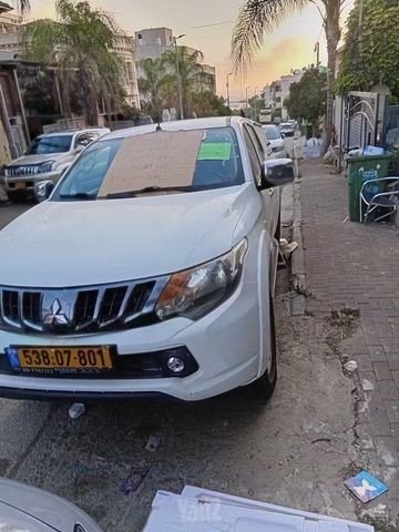 מיצובישי טרייטון / L200