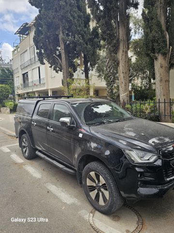 איסוזו די-מקס