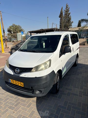 ניסאן NV200