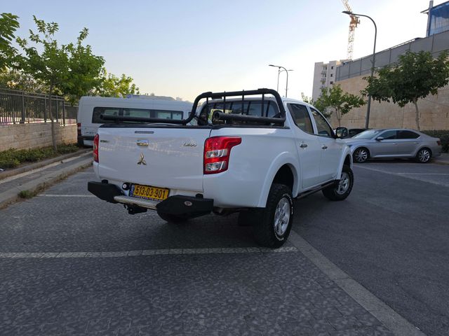 מיצובישי טרייטון / L200
