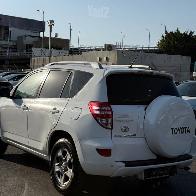 טויוטה RAV4