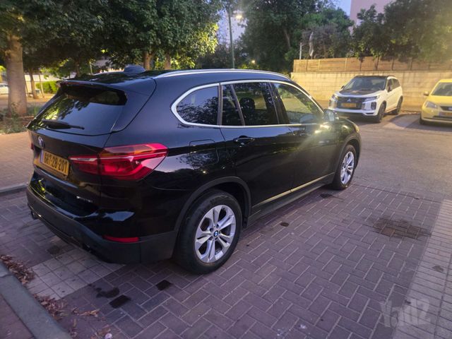 ב מ וו X1