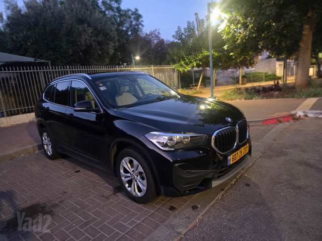ב מ וו X1
