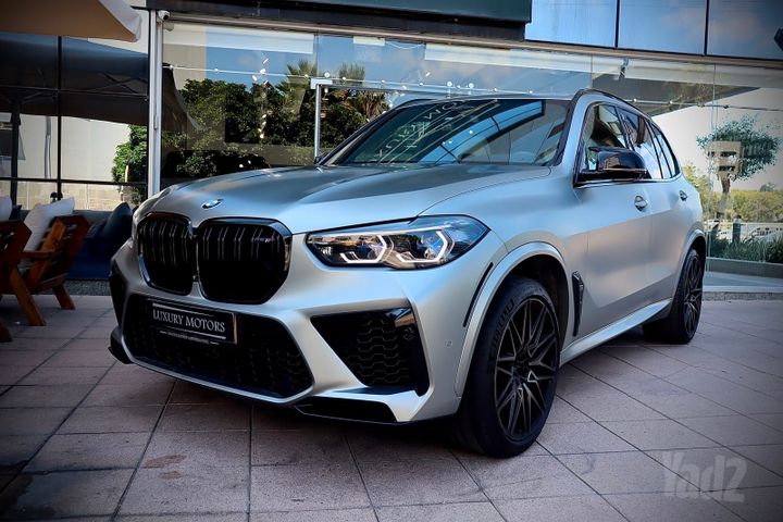 X5 Superior M50i אוט׳ 5 מק 4.4 (523 כ״ס)