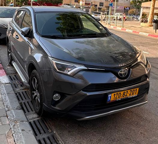 טויוטה RAV4