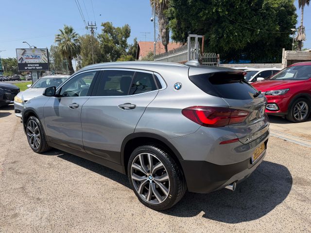 ב מ וו X2
