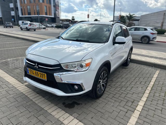 מודעת רכב מיצובישי ASX